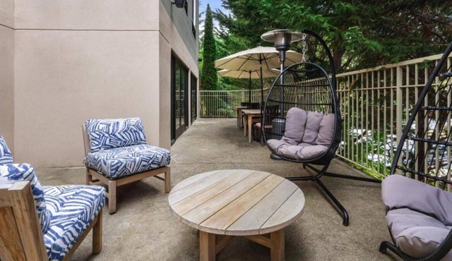 Set within green surroundings, stay with us ! in Bothell