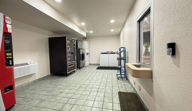 Shasta Vista Inn & Suites