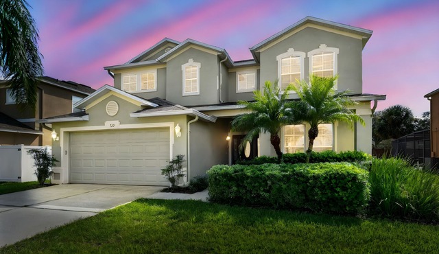Shire Dream: 5 Bedroom Villa w/South Facing Pool & Spa – Sleeps 10