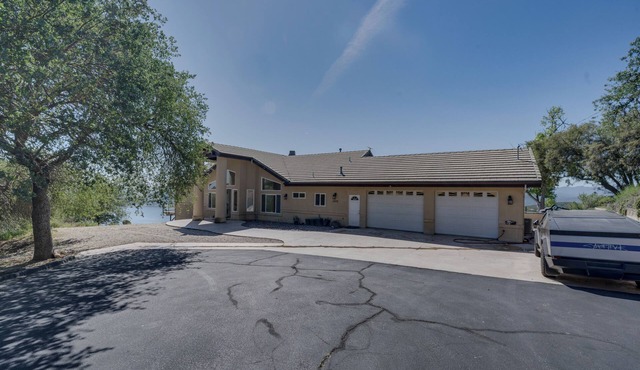 Skyview Ranch at Lake Nacimiento, Across from the Marina!