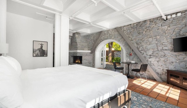 Sonoma Stonehouse, King Room w/Private Patio