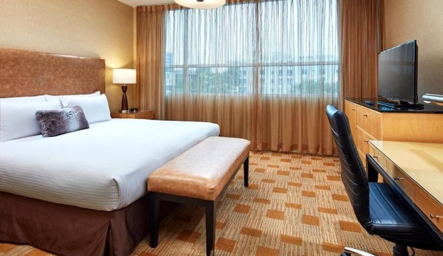 Sophisticated Retreat | Hollywood Walk of Fame - 3.5 miles | Onsite Parking