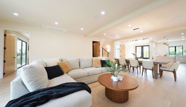 Spacious 4-bedroom house in fantastic San Pedro with AC