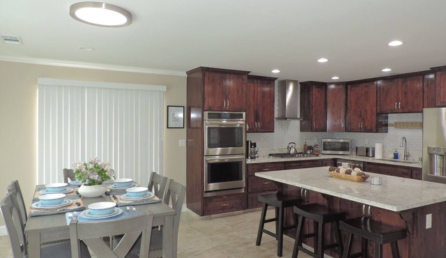 Spacious 4-bedroom house in tranquil Clovis with AC and gym