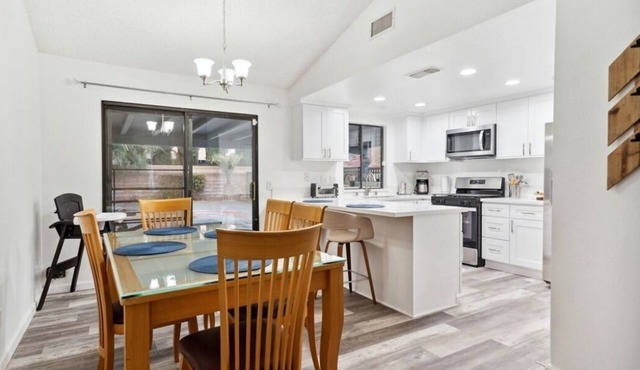 Spacious 4-bedroom Palmdale Work-Ready Home + Pool in Palmdale