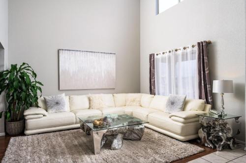 Spacious 4 BR House in Centennial in Centennial