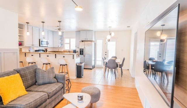 🏡 Spacious 4BR Home Near Cal Expo | Family + Pet Friendly