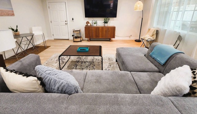 Spacious cozy Home newly remodeled close to Disneyland and Beach