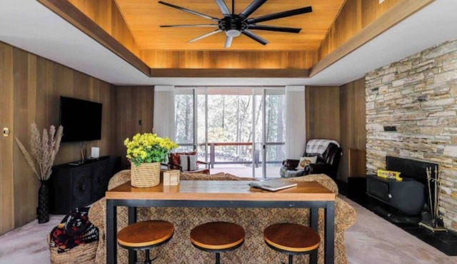 Spacious Family Mountain Retreat w/Pool Near Pinecrest Lake & Dodge Ridge