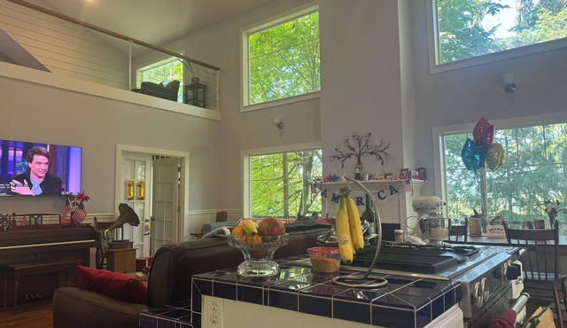 Spacious home connected to Spencer’s Butte hiking trails in Eugene