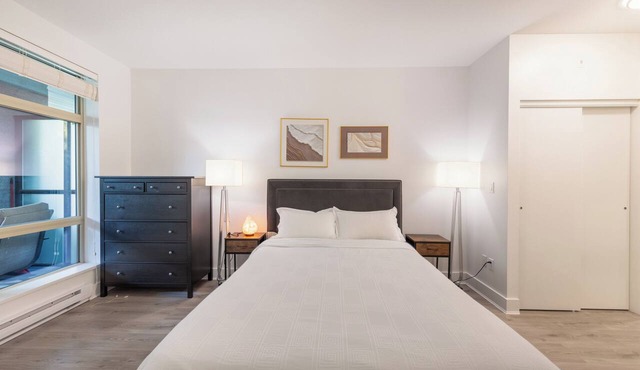Spacious Modern 3BR Condo at UBC - Ideal for Families & Scholars in Vancouver