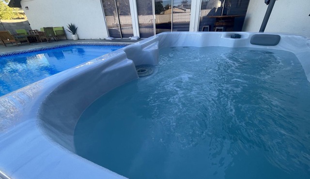 Spacious & Modern 5Bedroom 3Bath Villa with Private Pool and Hot Jacuzzi