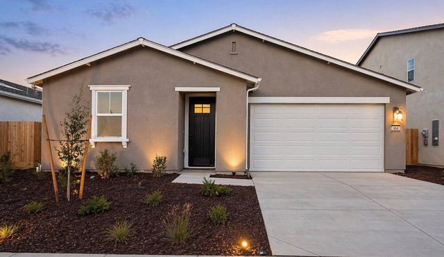 Spacious Modern Home Near UC Merced, Gateway to Yosemite