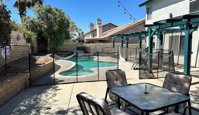 Spacious oasis! in Palmdale