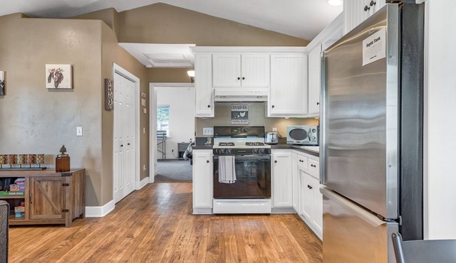 Spacious One bedroom Guest House centrally located in the Santa Ynez Valley