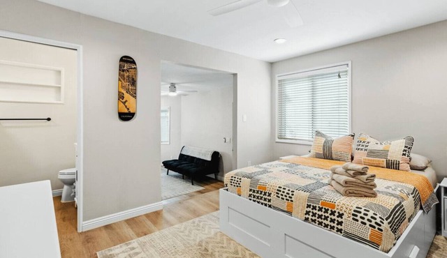 Spacious Suite: Minutes to Everything!