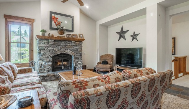 Spacious Townhome on Snowcreek Golf Course! Mountain Views!