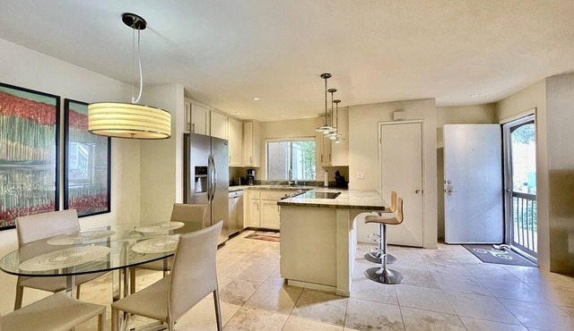 SPECIAL 8/1 - 8/31 110./NT. BEAUTIFUL CONDO STEPS TO THE BEACH!
