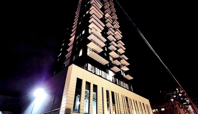 Spectacular Tower View Condo w Free Parking n in Calgary