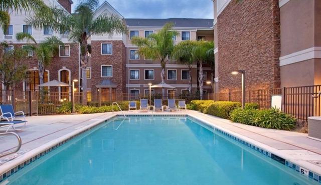 Stay in the Heart of Old Town San Diego! Free Breakfast, Pool, Pets Allowed!