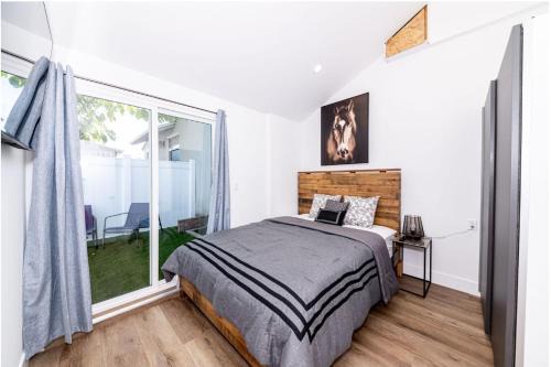 Stellar Sherman Oaks One Bedroom close to Universal Studios