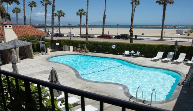 Steps from the Beach! Relaxing Queen Stay w/Coastal Courtyards, Bikes & Pool!