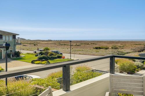 Steps to Ocean: Luxe Family Home in Half Moon Bay!