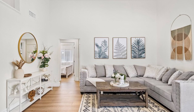 Stunning 4-bedroom home with large backyard in OC