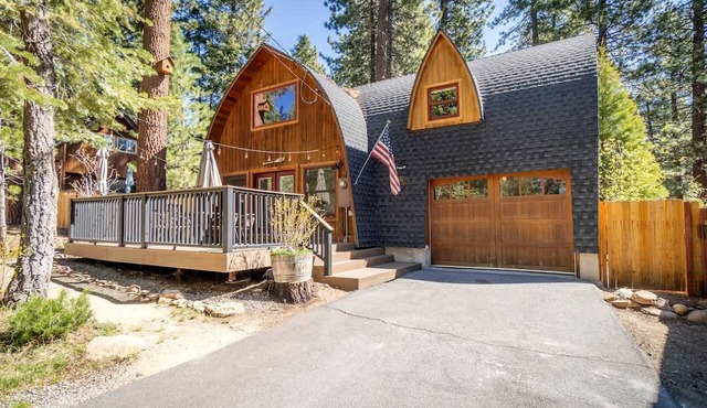 Stunning Canoe-Frame Cabin with Private Hot Tub near Lake Tahoe Beaches in Incline Village, Nevada