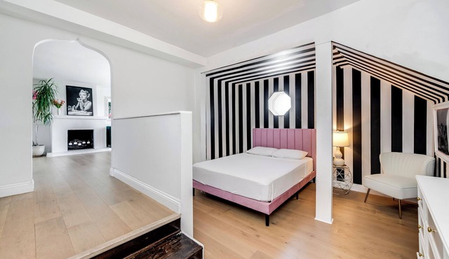 Stunning Hilltop apartment - Hollywood Vibe and View