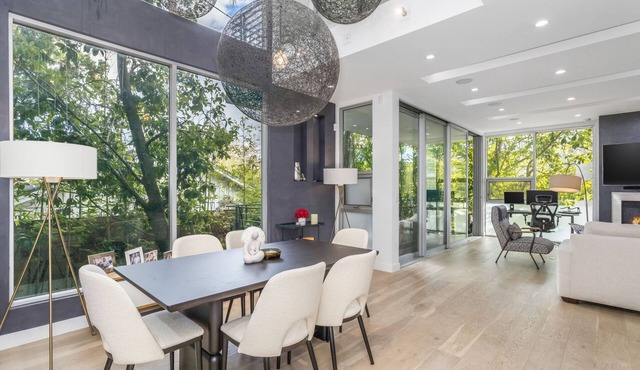 Stunning home in the heart of West Hollywood w/private rooftop spa!