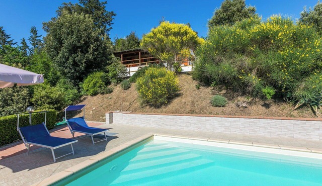 Stunning private villa for 4 people with hot tub, private pool, WIFI, TV and terrace in Montecatini