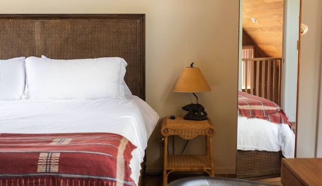 Stunning Sequoia Retreat: Springs, Spa & Sauna in Springville