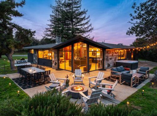 Stunning views Hot tub Games 5BR Sleeps 14
