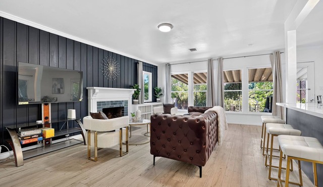 Stylish 3BR Pasadena Home w/Yard Near Old Town