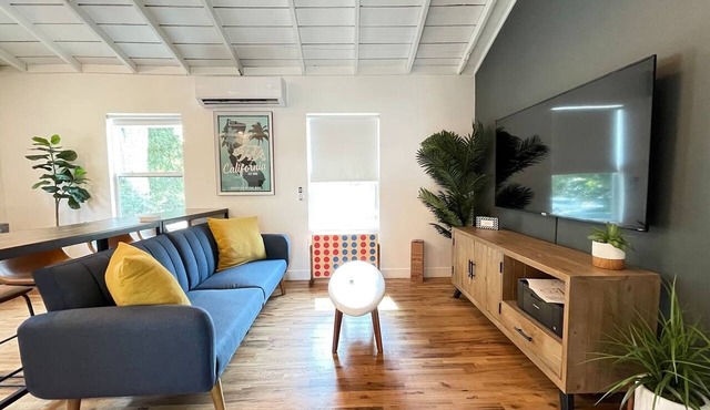 Stylish Apt Near Disney and Airport