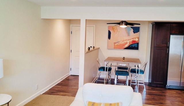 Stylish & Cozy 1BR Retreat Perfect for Work & Travel Prime Location!