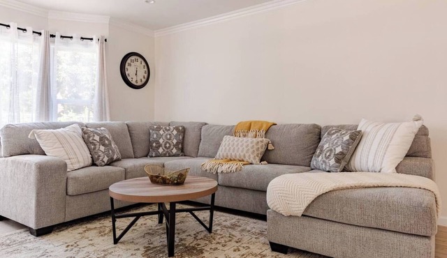 Stylish Getaway Glendale!