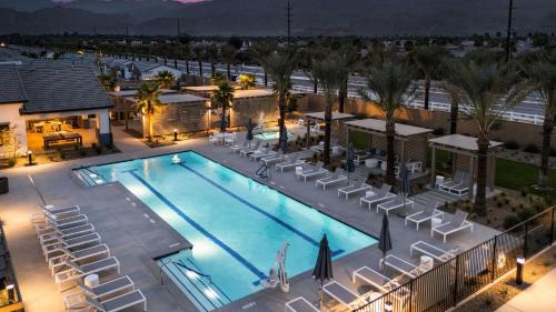 Summerwell by AvantStay Sleeps 44 Guests Resort Pool Hot Tub Fitness Center Coworking Lounge Firepit