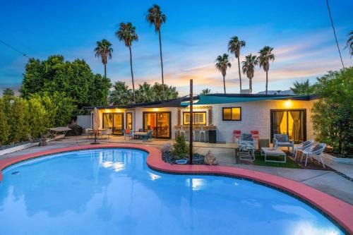 Sunny Oasis 4BR Palm Springs Paradise with Pool