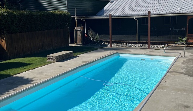 Sunset rock house with pool & spa