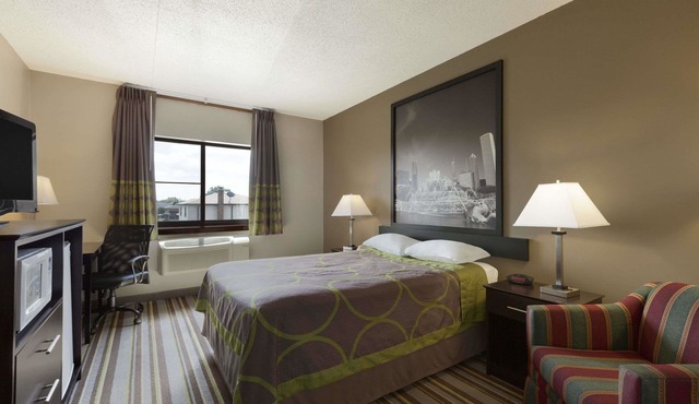 Super 8 by Wyndham Bridgeview/Chicago Area in Bridgeview