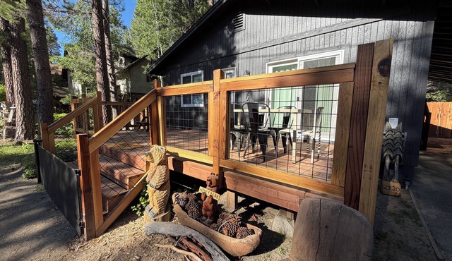 Super Cozy, 3BR, Tahoe Cabin, Fireplace, Near Everything