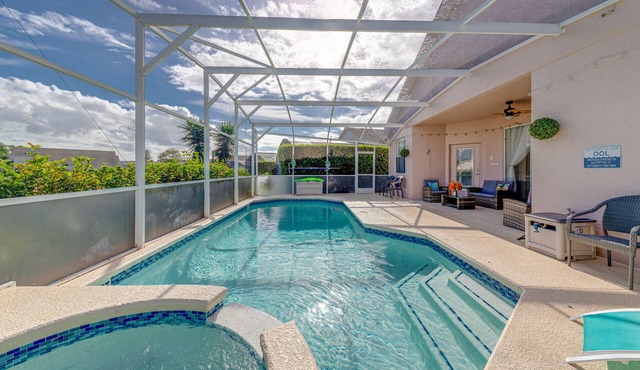 Sweet Sunshine Retreat near Disney. 4 king beds. Free heated pool.