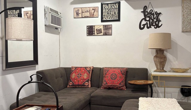 Swim and Stay in a Sweet Serene Studio - Tarzana in “The Valley”