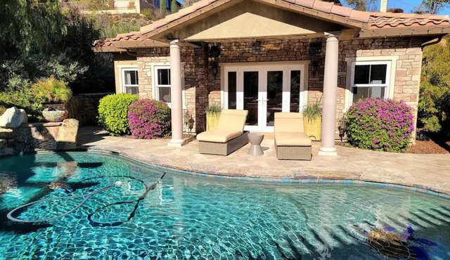 t Adorable- Entire Guest House: Pool, Hot Tub, Beautiful Fountain & Huge Patio!