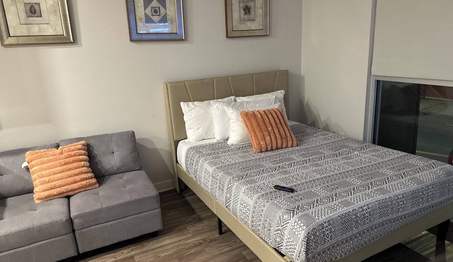 Terrific 1-bedroom apartment in Los Angeles with WiFi Selma 3