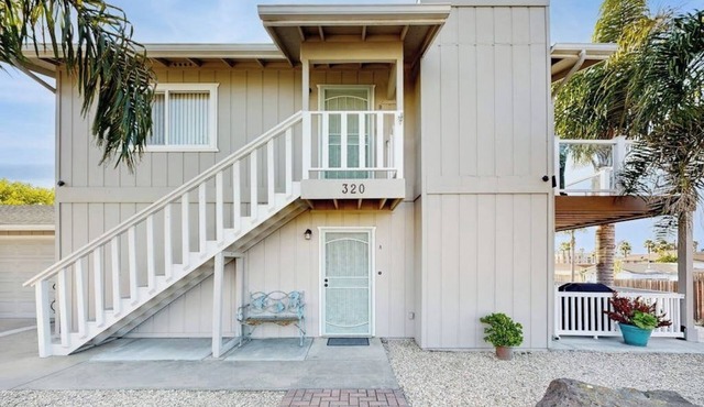 Terrific home close to the beach, restaurants, parks, and activities w/free WiFi