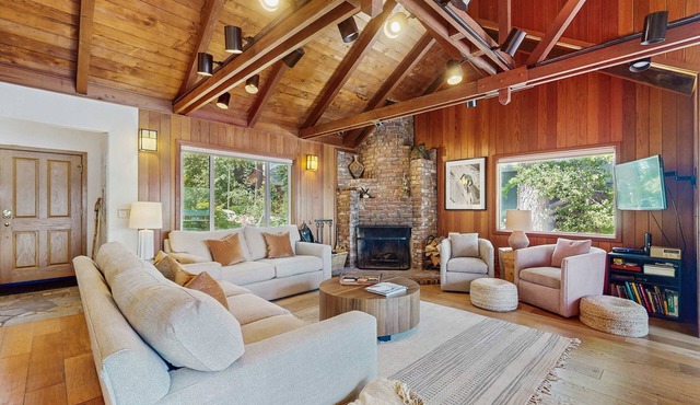 Terrific lakefront gem with private hot tub, dock & beach - near skiing & town