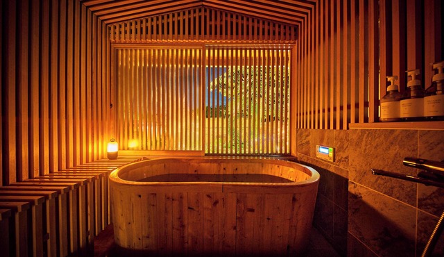 Tetsu-juro (former Ogunis) , Himeji Castles back parlor-like"400-year-old inn" in 福崎町